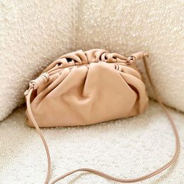 Classic Mini pouch Luxurys woven Clutch bag for Woman Crossbody mens Leather handbag fashion sling Top quality pink bag lady Purse tote Designer Cloud Shoulder Bags