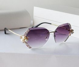 2020 New Luxury Cat Party Diamond Sunglasses Women Rhinestone Crystal Sun Glasses UV400 Black White Eyewear NX9132939