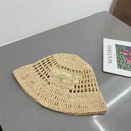 Simple Hats Designer Brim Wide Straw Caps Hand Woven Embroidered Letters Women Summer Beach Strawhat Suitable for Travel Bonnets Raffia Bucket Hats