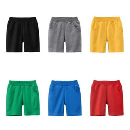 Shorts 2024 Summer Childrens Cotton Shorts Boys and Girls Solid Color Preschool Underwear Pockets Childrens Beach Shorts Athletic Pants Baby d240516