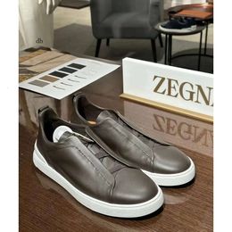 Top Designer Dress Shoes Mens Zegna Shoe Triple S Lace-Up Business Casual Social Wedding Party Quality Leather Lightweight Chunky Sneakers Trainers 303 B2
