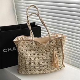 Storage Bags Designer Straw Shoulder For Women Casual Big Tassel Lady Handbags 2024 Trend Summer Beach Bag Luxury Woven Tote Purses