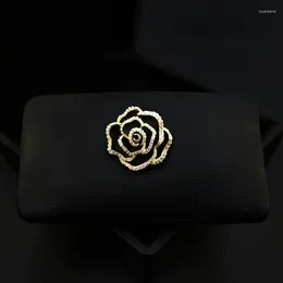 Brooches 1888 Exquisite High-End Black Camellia Flower Brooch Retro Fashion Corsage Suit Coat Neckline Pins For Women Accessories Jewelry