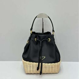 Designer Bucket Women Handbag Bamboo Backing High Capacity Woven Tote Shoulder Bags Nylon Fabric Fashion Messenger Bag 26cm Black Crossbody Purse