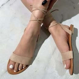 Tacchi trasparenti sandali attraversano scarpe con tacco basso con cinghia femmina beige cross-shoes a punta di piedi di grandi dimensioni c326-somma