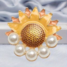 Brooches Fashion Personality Pearl Sunflower Brooch Romantic Natural Beauty Jewelry For Artist Friends