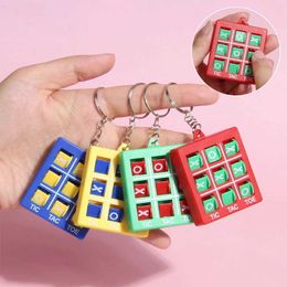 Decompression Toy 1Pc Mini Interest Tic tac toe Game Keychain Pendant Puzzle Decompression XO Rotating Chess Game Childrens Toy B240515