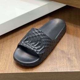 New Slippers Men Rubber Slide Summer Beach Sandal Designer Outdoors Flat Shoes With Box 562