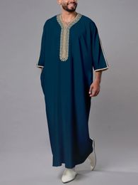 Kandouras Thobe for men Jabador Gandoura Side pockets Embroidery abaya Long Sleeve Muslim Kaftan Vintage White robe 240511