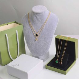 Fashion Mini Pendant Necklace Designer Halsband Kvinnesmycken Fritillaria Clover Design Gold 4 Färg Elegant Temperamental V4UA