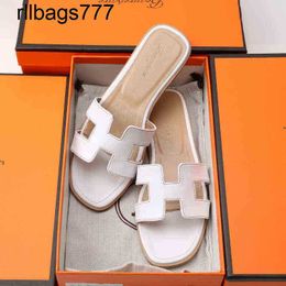 Slipper Oran Designer Original Luxury Slides Summer Flat Bottom Fashion Wear Leather Sandals Korean Beach Tourism Word