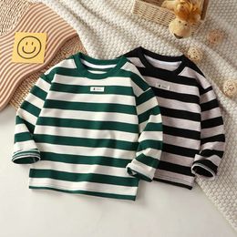 子供Tシャツの子供のためのストライプトップ2023秋の冬の男の子ティーロングスリーブガールズブラウス幼児衣装ベビー服1-10t L2405