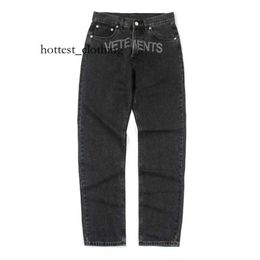 Vetements Men S jeans Donne di alta qualità Real di alta qualità Ricordato Pantaloni a gamba dritta casual 230823 4560