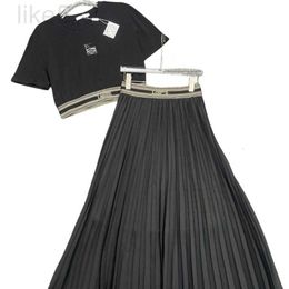 Two Piece Dress designer Women's short sleeve floral embroidery t-shirt and color block pleated long skirt twinset 2 pc dress suit SMLXL HCL2