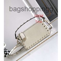 Cowhide Trendy Vallenteno Bags Vo Stud Purse Small Rivets Crossbody Rock Single Shoulder Underarm Layer Square Portable Bag Designer Woman 6XGV