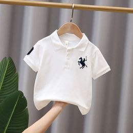 Koszulka dla dzieci dla chłopców z krótkim rękawem koszule polo chłopcze dziewczęta sportowe tee dziecięce topy Korea moda dla dzieci odzież 2-14Y L2405