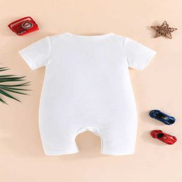 Rompers Noworodek unisex ubrania dla niemowląt 0 do 18 miesięcy słodka litera mama tata bejs dla niemowlęcia Dziewczyny z krótkim rękawem romperl2405l2405