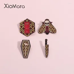 Brooches Eerie Bloody Film Enamel Pins Horror Skull Coffin Dagger Beehive Lapel Badges Punk Gothic Jewellery Gift For Fans Friends