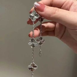 Высокий стандартный браслет подарка за первым выбором Clover Браслет чистого серебра серебряного серебра.
