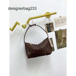 Purse Bags Simple Shoulder Woven Bottgas Lady Bag Classic Venetas Womens Single New Fashion 2024 Casual Lunch Box Handheld Wallace Underarm Totes 4NJ0