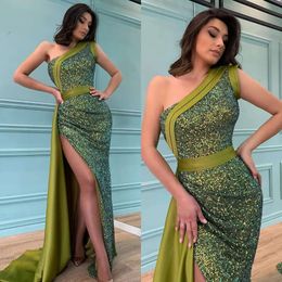 Fashion Designer Green Prom Dresses One Shoulder Sequins Evening Gowns Slit Pleats Formal Red Carpet Long Special Ocn Party Dress 0516