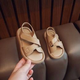 Sandals Fashion Design Childrens Sandals 2024 Summer Childrens Beach Shoes Open Sandals Unisex Boys and Girls Casual Sports Flats Y240515