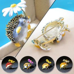 Brooches Cute Hedgehog Brooch Fashion Daisy For Women Animal Jewelry Design Lapel Pins Accessory Party Gift