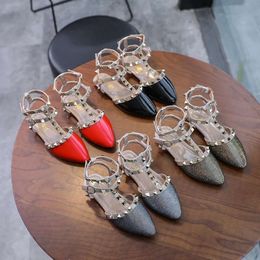 Girls Roman Sandals 2024 Summer New Children's Pointed Toe Rivets Wedding Princess Fashion Party Kids Shoes Girl G12157 L2405 L2405