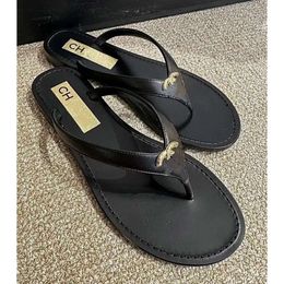 Luxury Designer Slippers Women Summer Velvet Crystal Metallic Brand Shoes For Women Sandals Non-Slip Sexy Beach Flip-Flops Channel Slides Tories Thong 116