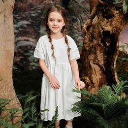 Vestidos de menina amila2024 verão novo vestido infantil em infantil cor de férias de cor sólida estilo grande saia simples vestido de menina