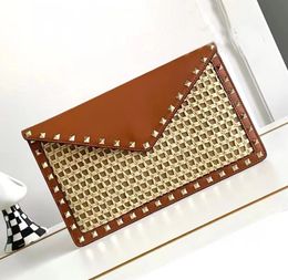 Designer Straw And Genuine Leather Clutch Bags Women Rockstud Rivets Raffia Purses And Handbags With Card Holders Wallets Luxury Brand Envelope Bag Quality 2746