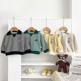 2023 Korean Ins Spring Autumn Child Polo Shirt Bair Boys 줄무늬 긴 소매 언더 셔츠 Kid Bear 인쇄 상단 L2405