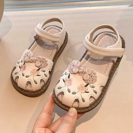 Sandals Chinese Knot Decoration Girls Sandals Hollowing Hook Loop Round Toe Shoes Children Sandals Round Toe Soft Bottom Kids Shoes Y240515