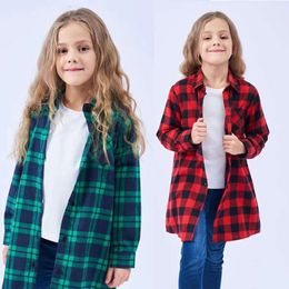 Meninas 2024 Camisas xadrez de outono da primavera para crianças Jackets adolescentes de estilo de bebê de estilo de bebê Long Baby Windbreaker L2405
