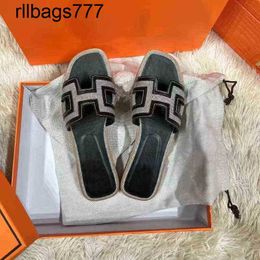 Original Luxury Slipper Oran Designer Slides Summer Wear Color Matching Flat Bottomed Vacation Word Lazy Retro Fashion Cool and Leisure