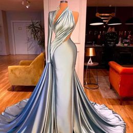 Modern Sliver Evening Dresses Single Long Sleeve Celebrity Gown Beaded Collar Cutaway Sides Meet Gala Dress 2022 0516