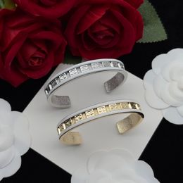 Charm Bangel Top-Qualität Männer Frauen Luxusmarke C-Letter Eröffnung Bangle Exquisite Hochzeitsliebhaber Geschenkarmknochen Armreifen