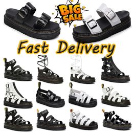2024 New Designer Martin sandals Man Roman sandal Flat Heel Comfort Outdoor Sand beach Slipper Rubber Shoe Sole Sandal Fashion Casual Sports sandals