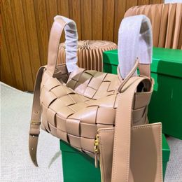 10A Fashion Totes Bag 231115 Pouch Shoulder Women Messenger Handbags Purses Weave Leather Designer Crossbody Bags Bag Clutch Awodo
