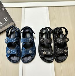 Denim Series Boutique Slippers Classic Design VELCRO Casual Sandals Vintage Style Womens Leather Slippers Home Travel Beach Fashion Summer Flat Sandals