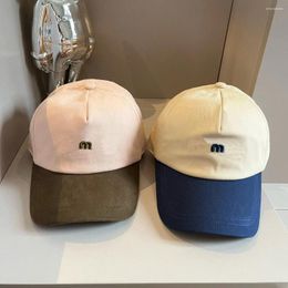Berets Designer Womens Embroidery M Letter Contrasting Colors Street Fashion Retro Cap Baseball Sun Flat Hat