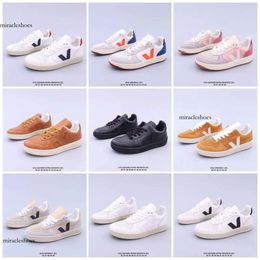 30off~ 2024New Vejaon French Brazil Green Earth Low-Carbon Life V-10 Organic Cotton Flats Platform Sneakers Women Classic White Designer Sh s