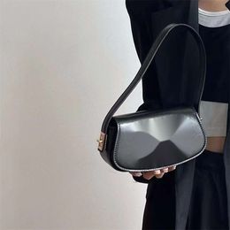 Baguette Bag Fashion Triumph Shoulder Bag Commuter Club Bag Advanced Small Group Underarm Bag Female Designer New Autumn Winter Shoulder Crossbody Bag Lady Bag