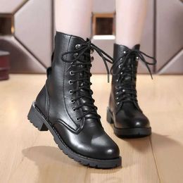 Сапоги New Buckle Winter Motorcle Women British Style Angle Gothic Punk Low Heel Boot Boot Plus Iok8 H240516