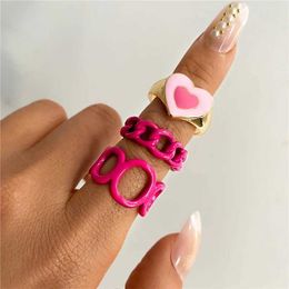 Band Rings Fashion Heart shaped Ring Set for Women Hollow Geometric Chain Cross Finger Ring Creative Cute Pink Green Open Couple Ring New J240516