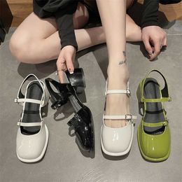Kalça Baotou Sandalet Kadın Yaz Sandal Kadın Kare Baş Düğme Kayışı Mary Jane Arka Hava Kalın Topuk Ayakkabı Bahar Elbise Ayakkabı 240228