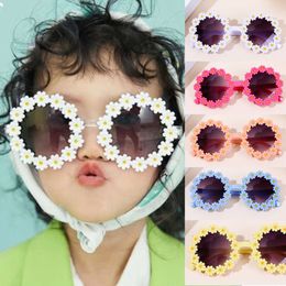 New Children Little Flower Sunglasses Fashion Circular Petal Sun Cute Boys Girls Vintage Glasses UV400 Eyewear L2405