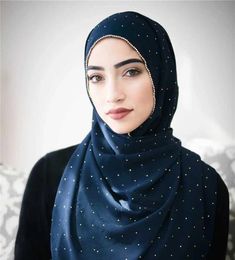 Bandanas Durag Decembers new luxurious gold chain chiffon headscarf soft to the touch Muslim womens long scarf J240516
