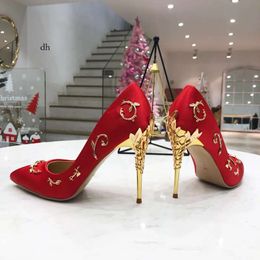 Moda Red Designer Wedding Shoes for Bride Russo Mulheres confortáveis de salto alto para festa de festa noturna em estoque 9A