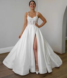 Eine Linie Satin Spitze Brautkleider Straps 3D Blumen Applikationen Perlen -Preisträger Split Brautkleid Frauen formelle Braut Kleid Kleid Sweep -Zug Vestidos de Novia